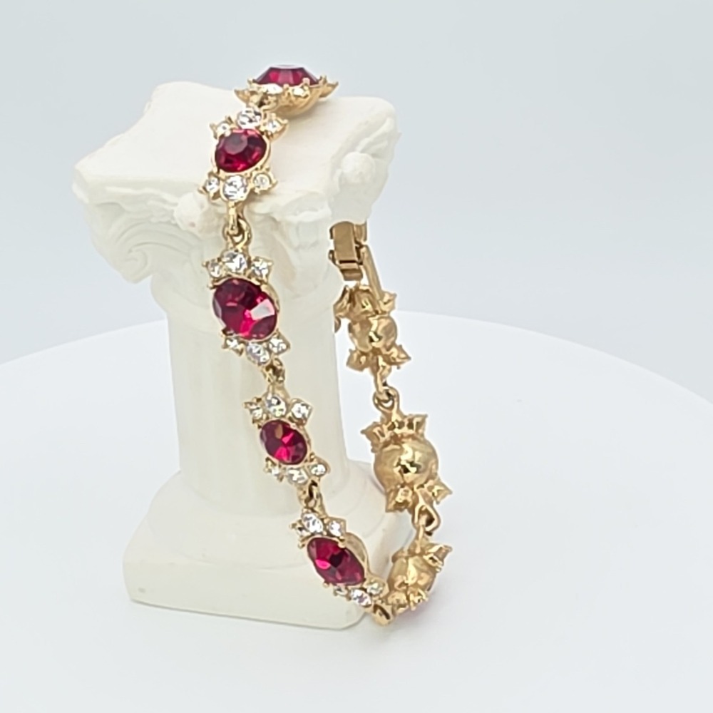 New!‎ GIVENCHY SWAROVSKI Bracelet Red & Clear Crystals Gold Plate 6.5" Signed - Picture 10 of 16